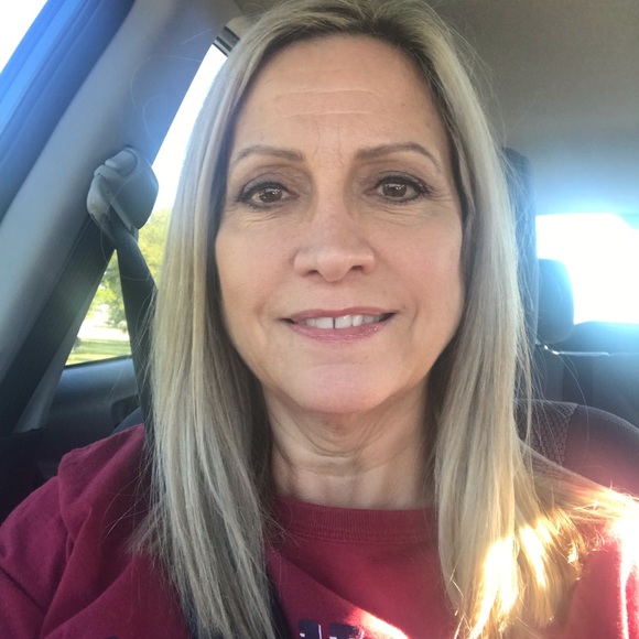 Meet your Posher, Cynthia - Picture 2 of 2